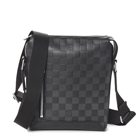 LOUIS VUITTON Damier Infini Discovery Messenger BB Onyx 